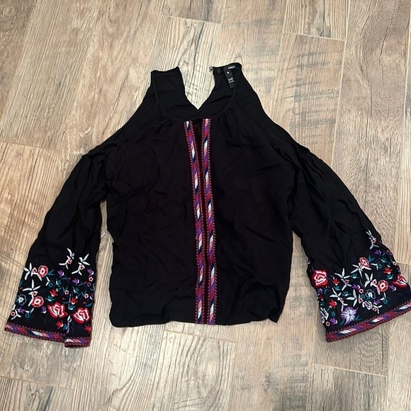 AQUA Woman’s Black Long Sleeve Cold Shoulder With Sleeve Design Size Small - Picture 1 of 6